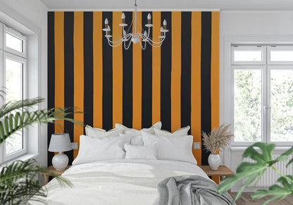 Papel pintado a rayas naranja y negro - pared de la cocina